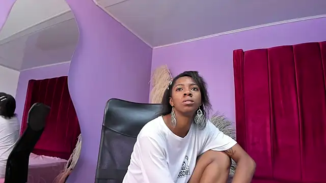 Snapshot of Shanelle__ chatting on May 4, 1:29 pm Shanelle online show from May 4, 1:29 pm
