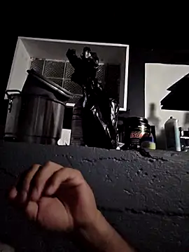 Snapshot of parker321516 chatting on April 8, 3:39 am parker321516 online show from April 8, 3:39 am