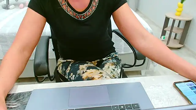 EveLove33 online show from May 30, 4:48 pm