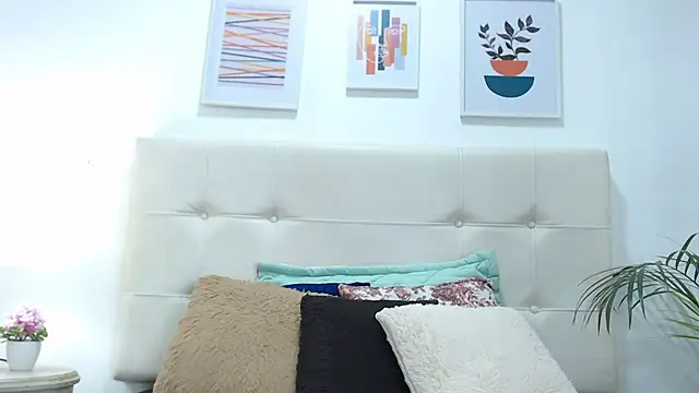 TiffanyFox1 online show from February 27, 12:02 pm