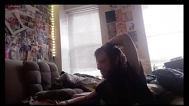 Snapshot of DownstairsSky chatting on December 15, 4:37 pm DownstairsSky online show from December 15, 4:37 pm