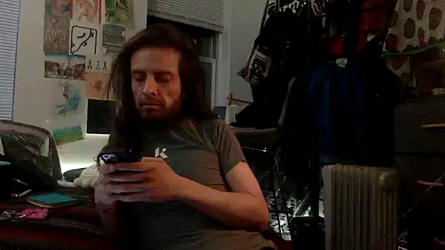 Snapshot of DownstairsSky chatting on January 10, 9:02 am DownstairsSky online show from January 10, 9:02 am