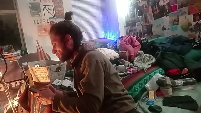 Snapshot of DownstairsSky chatting on January 11, 1:06 am DownstairsSky online show from January 11, 1:06 am