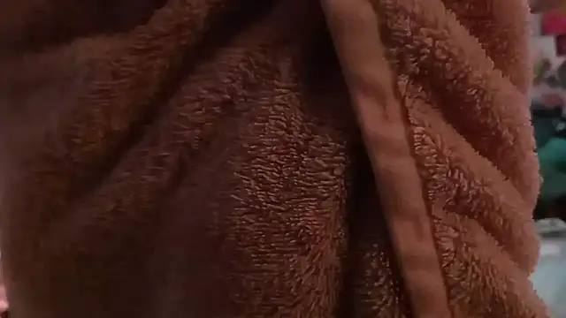 Snapshot of DownstairsSky chatting on January 11, 4:16 am DownstairsSky online show from January 11, 4:16 am