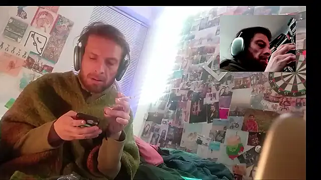 Snapshot of DownstairsSky chatting on January 11, 11:46 pm DownstairsSky online show from January 11, 11:46 pm