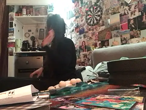 Snapshot of DownstairsSky chatting on January 27, 5:36 am DownstairsSky online show from January 27, 5:36 am