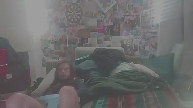 Snapshot of DownstairsSky chatting on February 5, 11:02 am DownstairsSky online show from February 5, 11:02 am