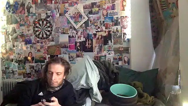 Snapshot of DownstairsSky chatting on February 7, 3:30 pm DownstairsSky online show from February 7, 3:30 pm