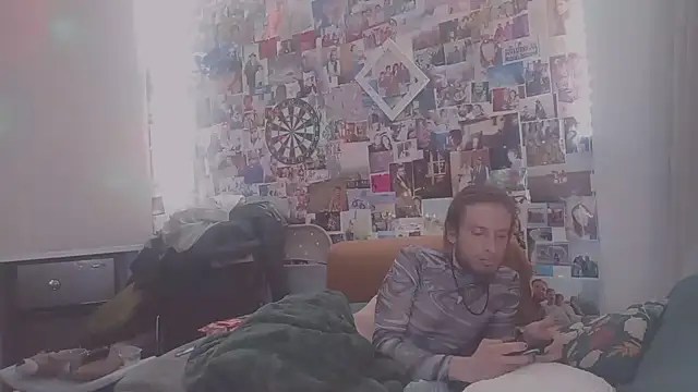 Snapshot of DownstairsSky chatting on February 11, 12:06 am DownstairsSky online show from February 11, 12:06 am