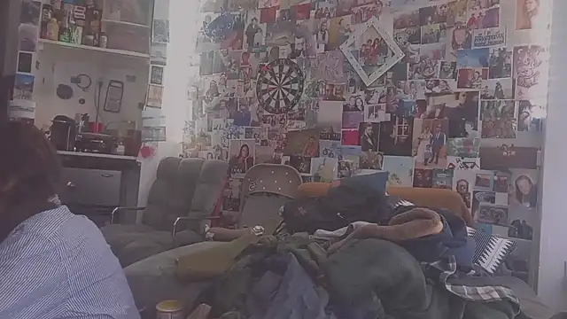 Snapshot of DownstairsSky chatting on February 13, 9:49 pm DownstairsSky online show from February 13, 9:49 pm