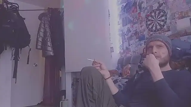 Snapshot of DownstairsSky chatting on February 16, 2:00 pm DownstairsSky online show from February 16, 2:00 pm