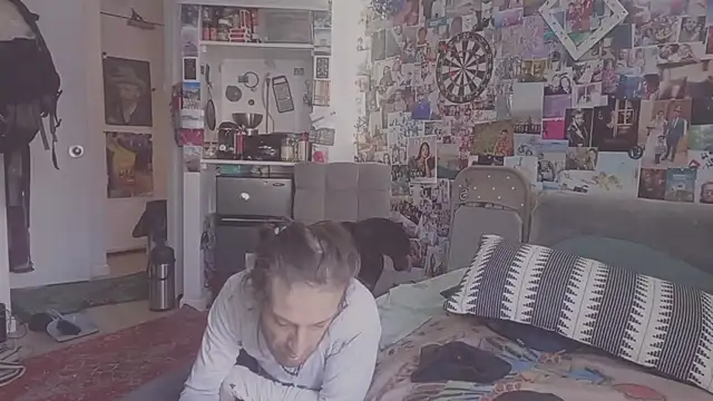 Snapshot of DownstairsSky chatting on February 24, 3:31 pm DownstairsSky online show from February 24, 3:31 pm