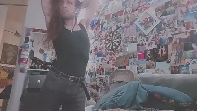 Snapshot of DownstairsSky chatting on February 26, 3:10 am DownstairsSky online show from February 26, 3:10 am