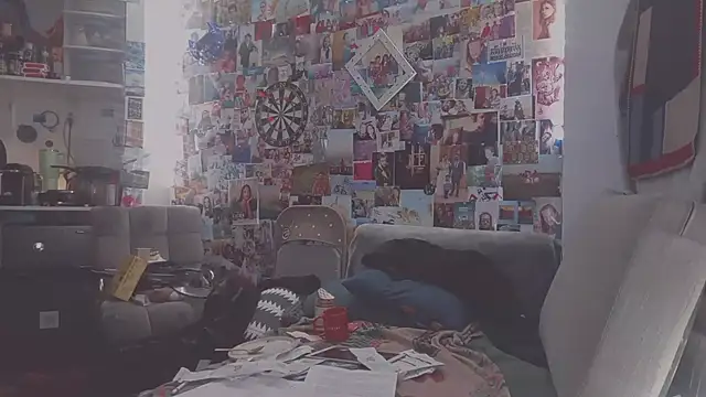 Snapshot of DownstairsSky chatting on February 28, 10:09 am DownstairsSky online show from February 28, 10:09 am