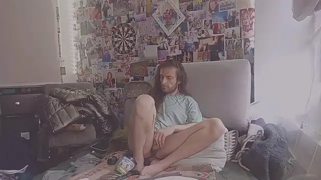 Snapshot of DownstairsSky chatting on March 5, 8:21 pm DownstairsSky online show from March 5, 8:21 pm