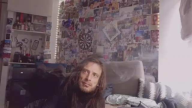 Snapshot of DownstairsSky chatting on March 6, 3:13 pm DownstairsSky online show from March 6, 3:13 pm