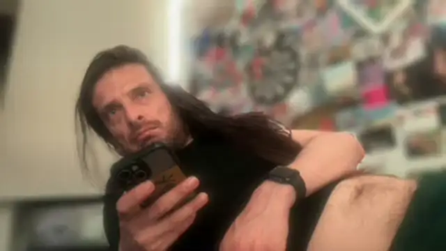 Snapshot of DownstairsSky chatting on October 3, 1:24 am DownstairsSky online show from October 3, 1:24 am