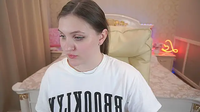 Snapshot of EmmyCharmm chatting on December 2, 12:51 pm EmmyCharmm online show from December 2, 12:51 pm