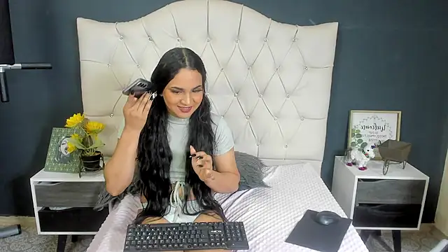 Snapshot of Andrys_ chatting on February 22, 12:05 am Andrys online show from February 22, 12:05 am