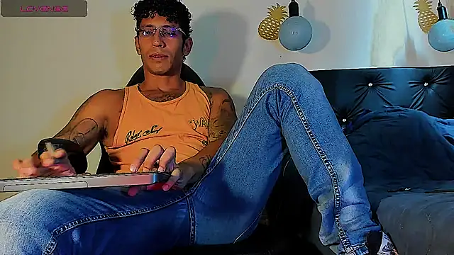 FuckHardlove online show from February 27, 7:15 pm