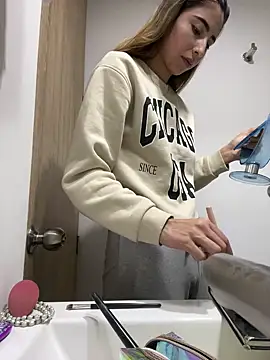 Ameellie online show from March 22, 3:20 pm