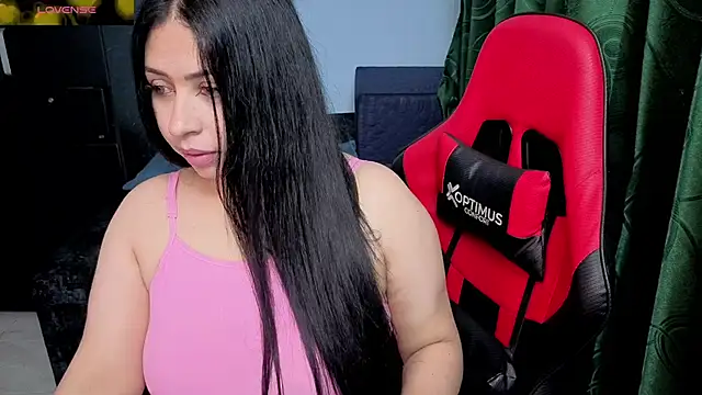 Snapshot of charlotee_lovee69 chatting on June 20, 1:52 am charlotee lovee69 online show from June 20, 1:52 am