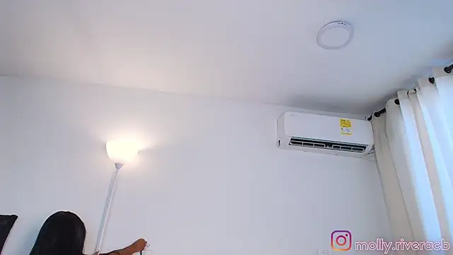 mollyrivera online show from December 18, 5:41 pm