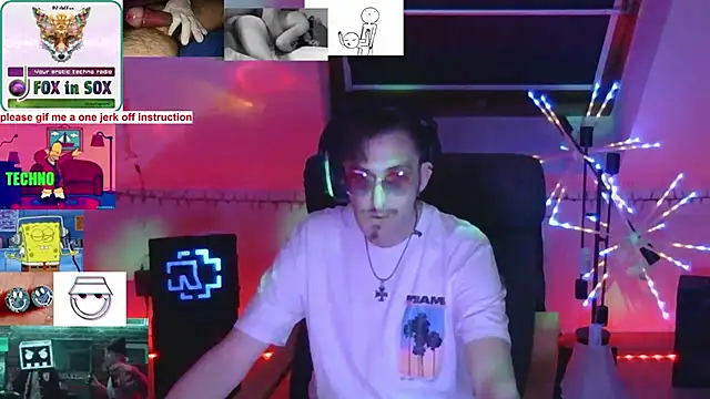 Snapshot of RevilO1180 chatting on January 15, 4:28 am RevilO1180 online show from January 15, 4:28 am