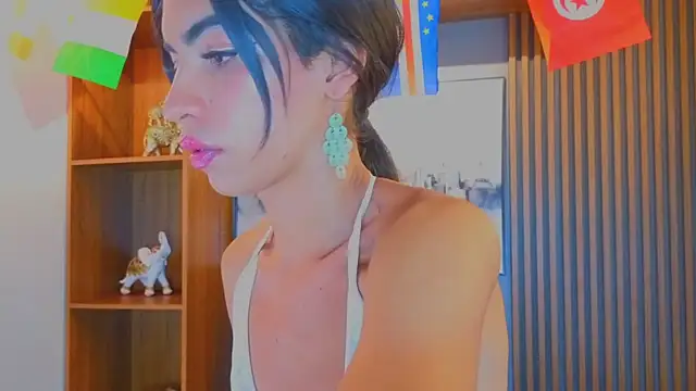 Snapshot of Alahia_Rodriguez chatting on July 16, 7:31 pm Alahia Rodriguez online show from July 16, 7:31 pm
