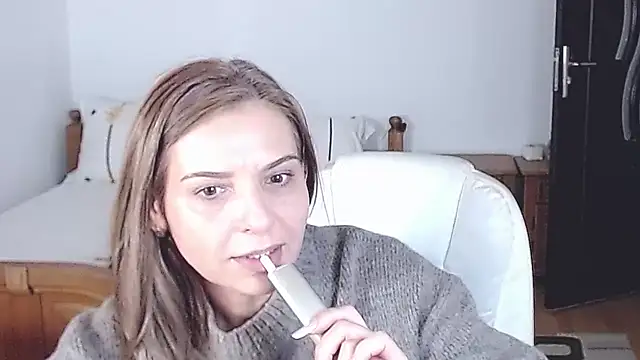 evamaria2024 online show from October 21, 10:27 am