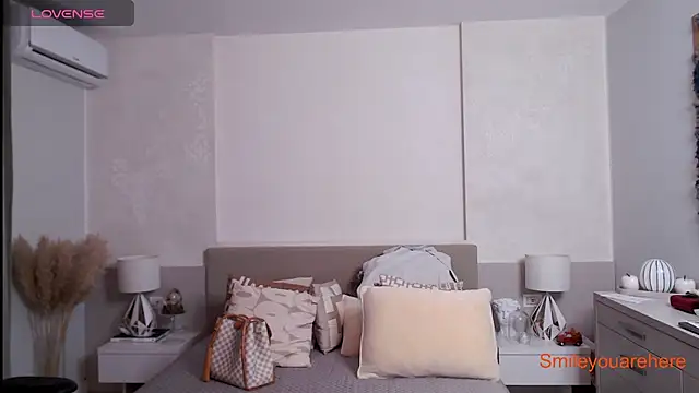 Smileyouarehere online show from November 9, 4:00 am