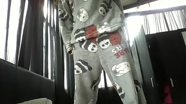 Snapshot of Paulita_x3 chatting on February 15, 2:22 pm Paulita x3 online show from February 15, 2:22 pm