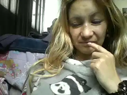 Snapshot of Paulita_x3 chatting on June 28, 11:38 am Paulita x3 online show from June 28, 11:38 am