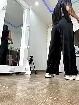 Snapshot of Lexa_queen chatting on December 5, 7:43 pm Lexa queen online show from December 5, 7:43 pm