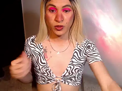 Snapshot of HugeDanex chatting on November 18, 3:34 am HugeDanex online show from November 18, 3:34 am