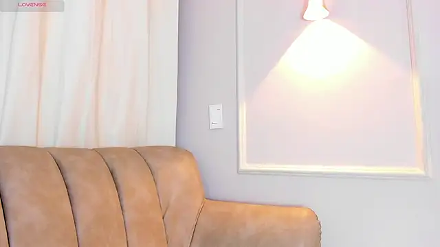 Lia walton online show from December 26, 12:05 pm