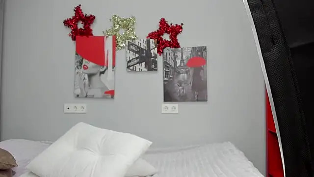 Snapshot of Tiny_JuJu chatting on December 23, 1:25 am Tiny JuJu online show from December 23, 1:25 am