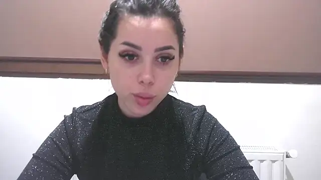 LovelyJulliette online show from January 18, 4:00 pm