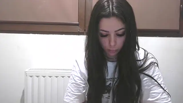 LovelyJulliette online show from April 18, 6:45 pm