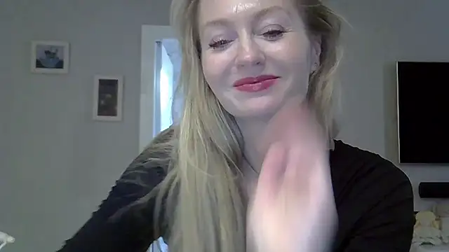 ZarinaSwift online show from October 18, 11:11 am