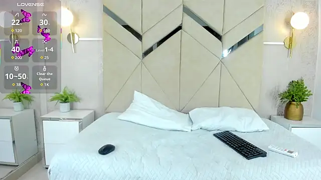 LiaVelez online show from May 14, 1:51 pm
