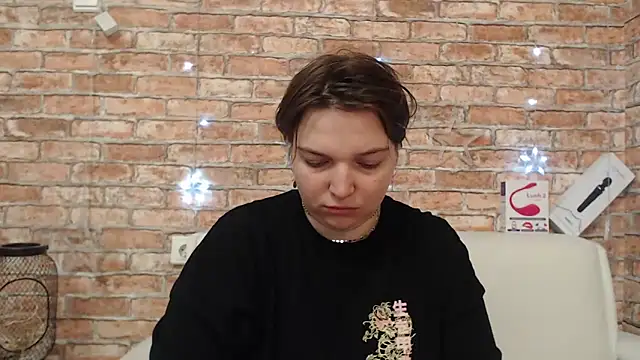 Amelia Kiss  online show from March 13, 1:12 am