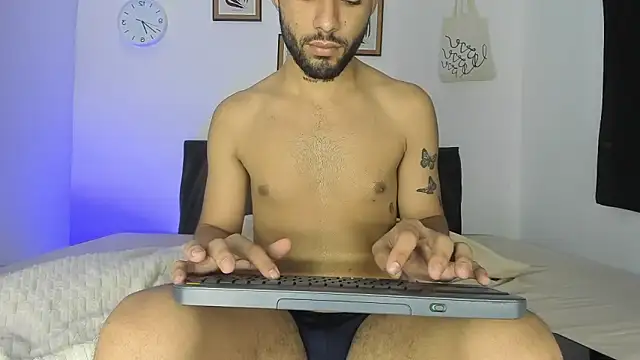 Snapshot of Alex_BigDickkk chatting on November 26, 9:49 pm Alex BigDickkk online show from November 26, 9:49 pm