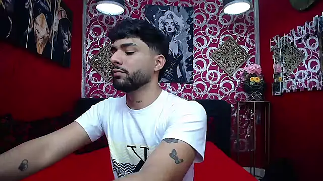 Snapshot of Alex_BigDickkk chatting on June 1, 7:15 pm Alex BigDickkk online show from June 1, 7:15 pm