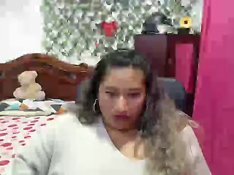 Snapshot of EmilyLove1014 chatting on December 23, 2:02 am EmilyLove1014 online show from December 23, 2:02 am