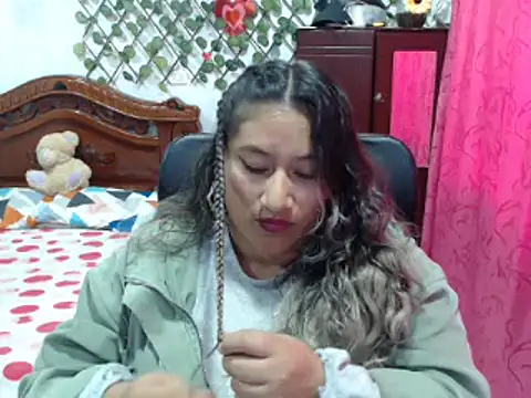 Snapshot of EmilyLove1014 chatting on December 23, 9:51 pm EmilyLove1014 online show from December 23, 9:51 pm