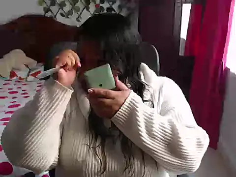 Snapshot of EmilyLove1014 chatting on December 28, 4:52 pm EmilyLove1014 online show from December 28, 4:52 pm