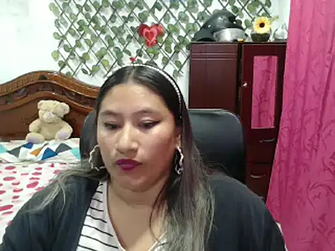 Snapshot of EmilyLove1014 chatting on December 31, 12:54 am EmilyLove1014 online show from December 31, 12:54 am