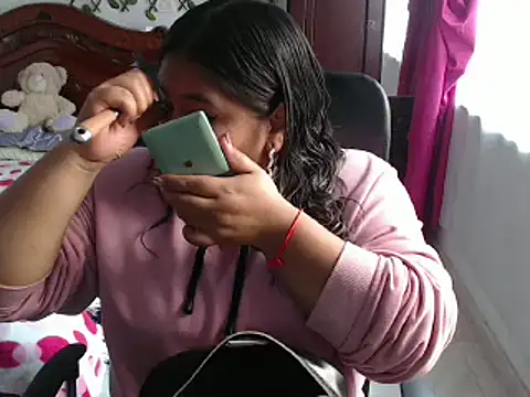 Snapshot of EmilyLove1014 chatting on January 5, 6:02 pm EmilyLove1014 online show from January 5, 6:02 pm