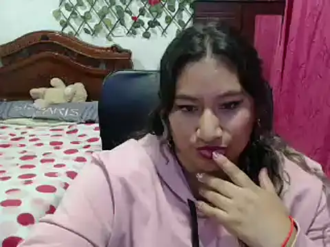 Snapshot of EmilyLove1014 chatting on January 6, 3:20 am EmilyLove1014 online show from January 6, 3:20 am